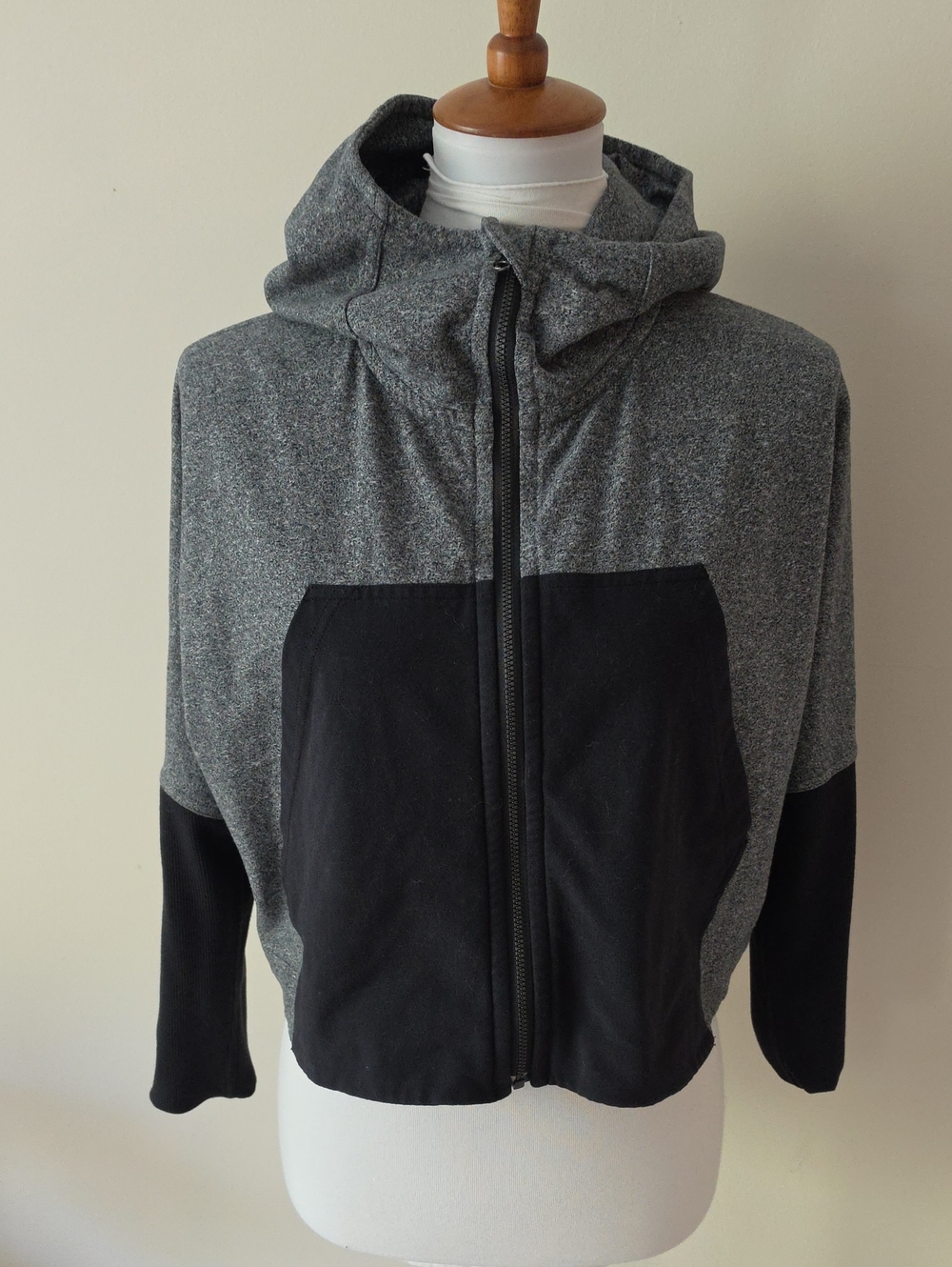 Lululemon Gray & Black Zip Hoodie Swetshirt Jacket